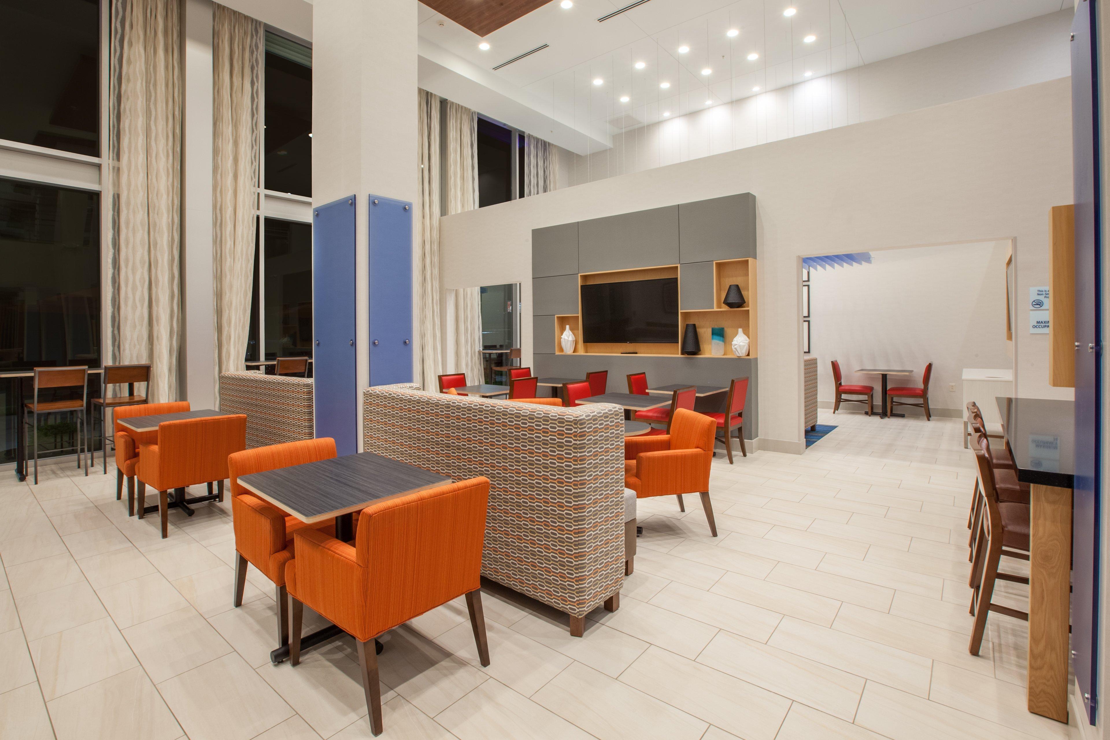 Holiday Inn Express & Suites - Indianapolis Ne - Нобълсвил Екстериор снимка