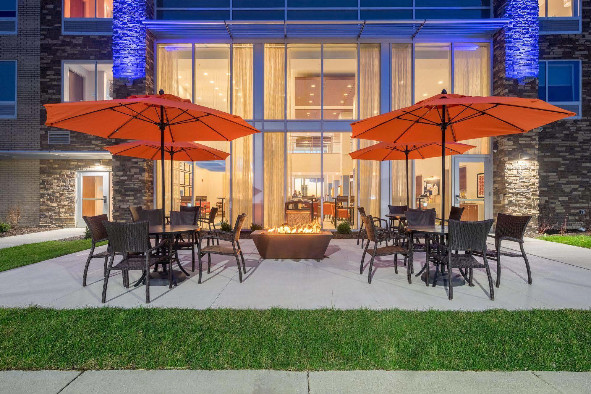 Holiday Inn Express & Suites - Indianapolis Ne - Нобълсвил Екстериор снимка