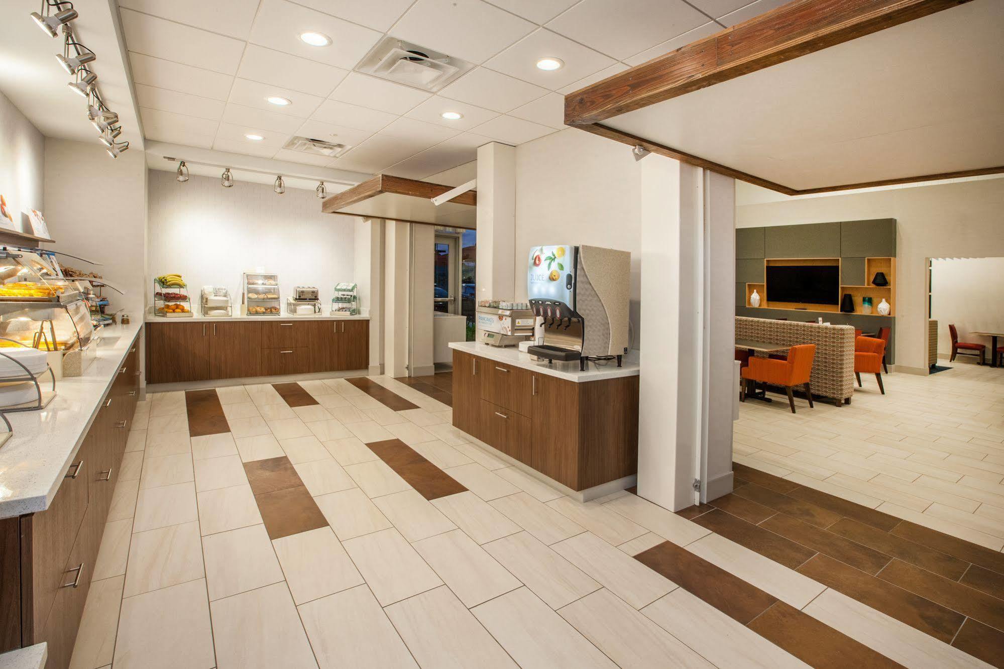Holiday Inn Express & Suites - Indianapolis Ne - Нобълсвил Екстериор снимка